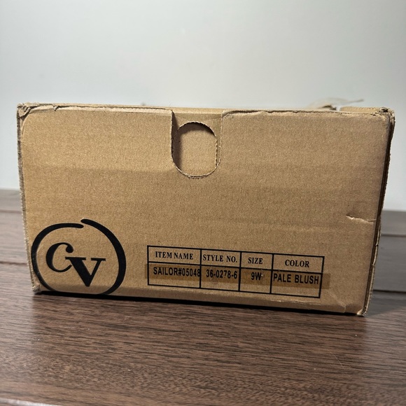 NWT Pale Blush Floral Sneaker 9W NEW IN BOX!! - Picture 4 of 4